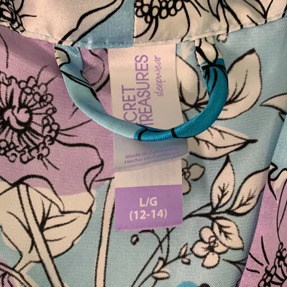 Silky Robe - Picture 2 of 3